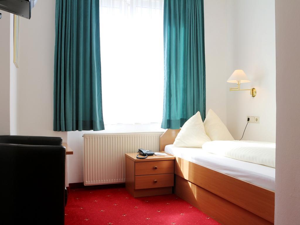 Hotel Gasthof Kasino Villach Room photo