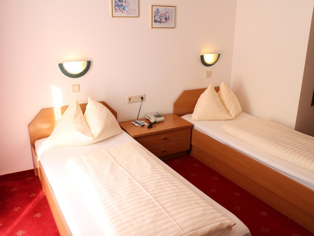 Hotel Gasthof Kasino Villach Room photo